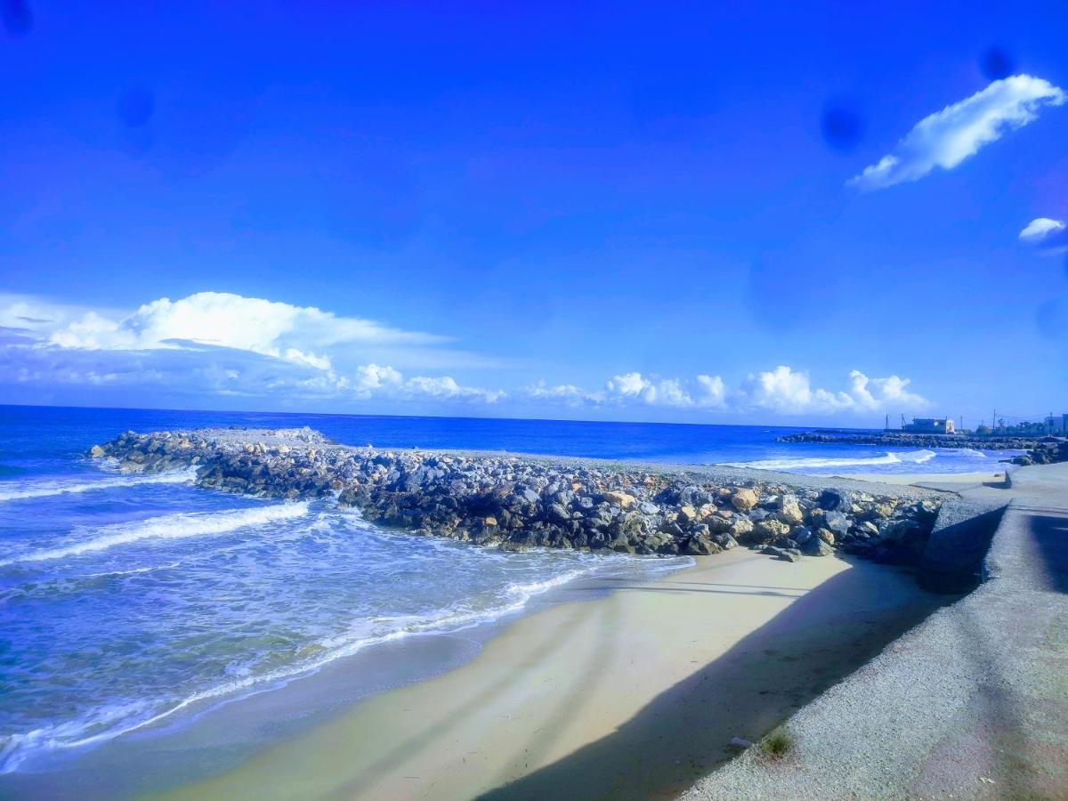 Niros Beachfront Aparthotel Kokkini Hani Екстериор снимка