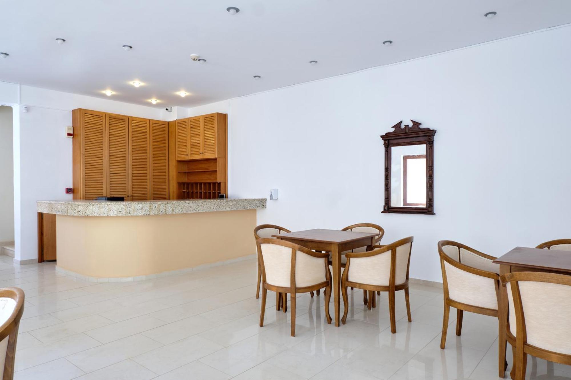 Niros Beachfront Aparthotel Kokkini Hani Екстериор снимка