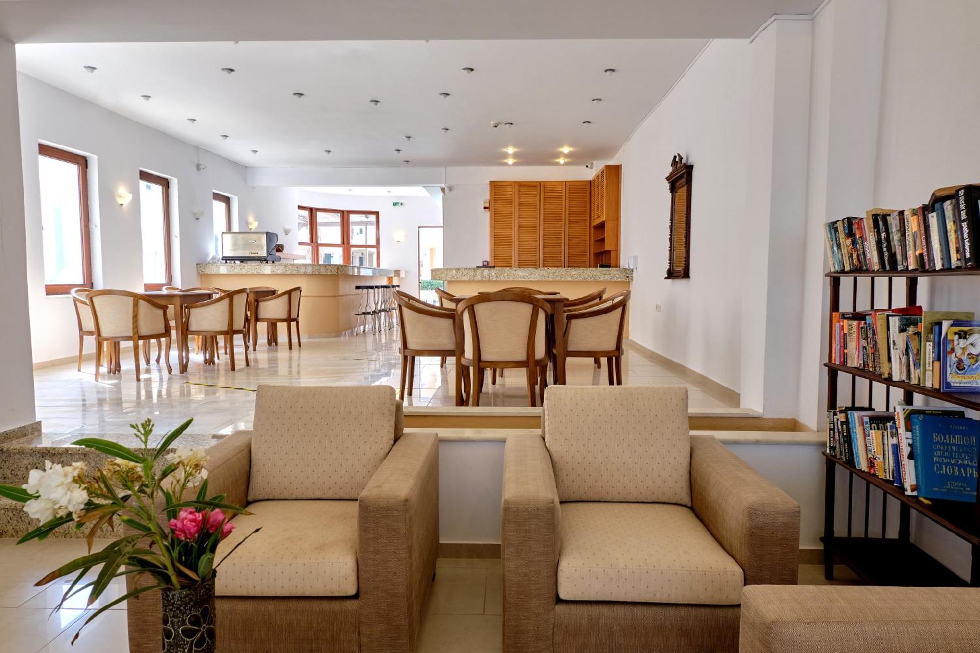 Niros Beachfront Aparthotel Kokkini Hani Екстериор снимка