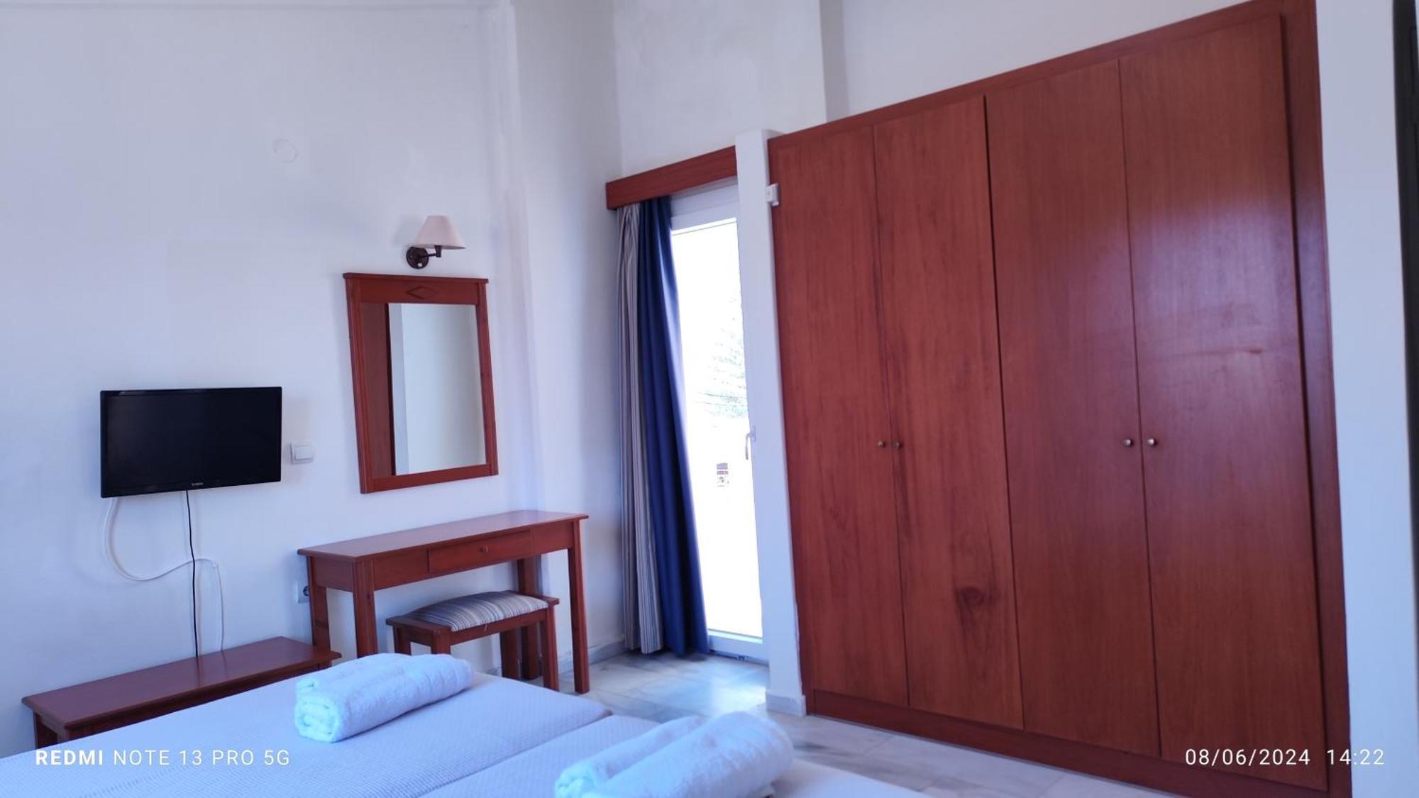 Niros Beachfront Aparthotel Kokkini Hani Екстериор снимка