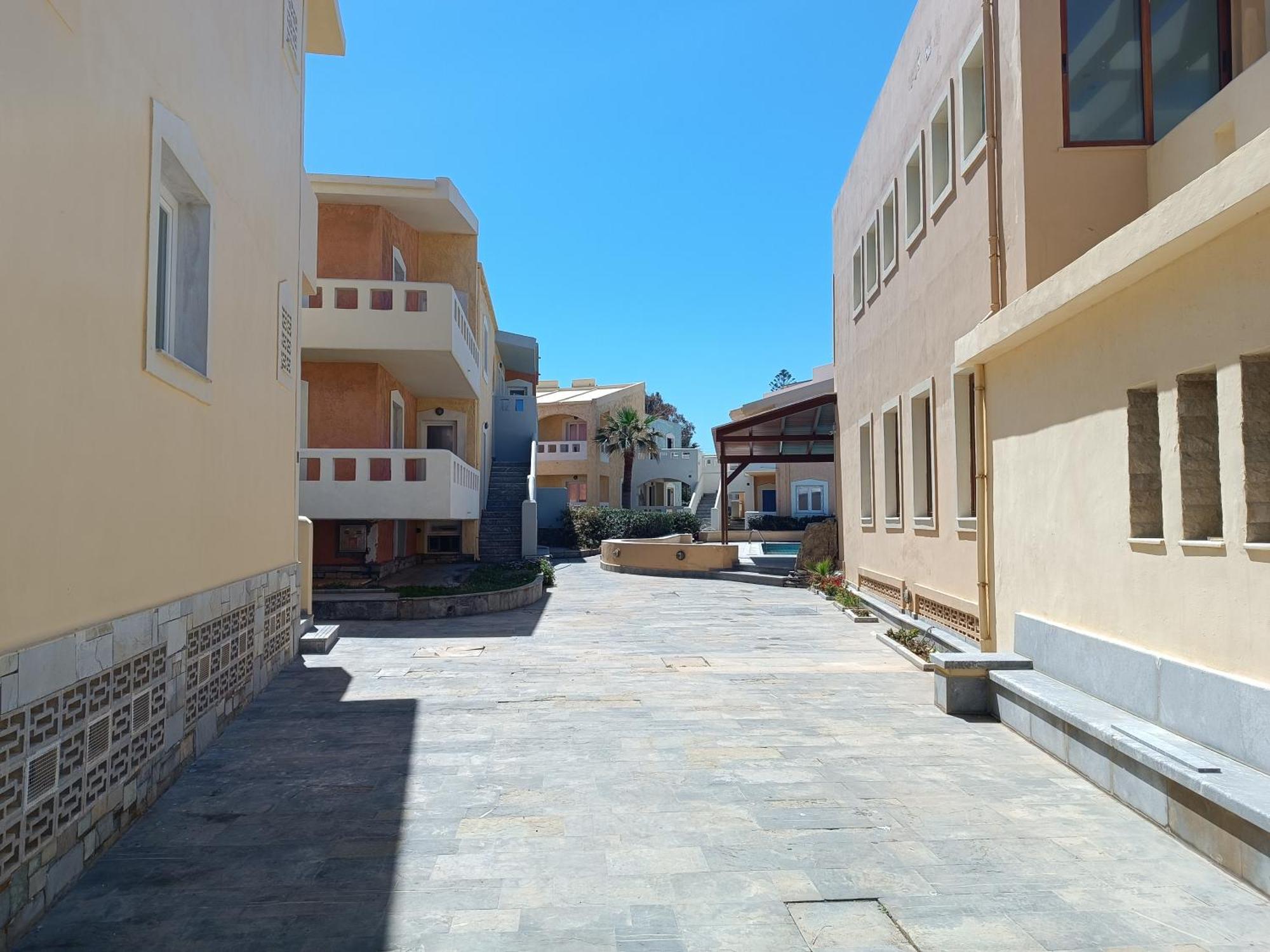 Niros Beachfront Aparthotel Kokkini Hani Екстериор снимка