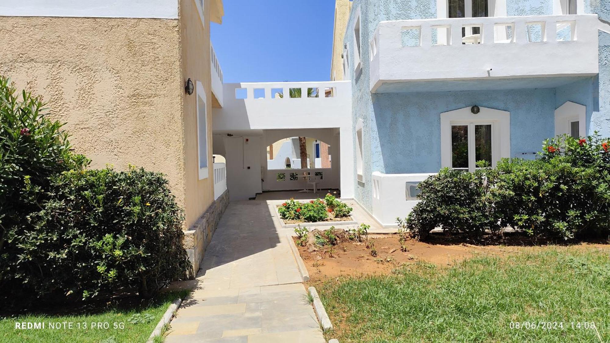 Niros Beachfront Aparthotel Kokkini Hani Екстериор снимка
