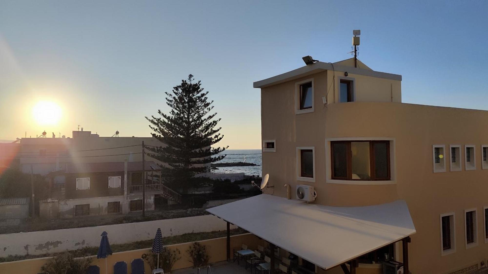 Niros Beachfront Aparthotel Kokkini Hani Екстериор снимка
