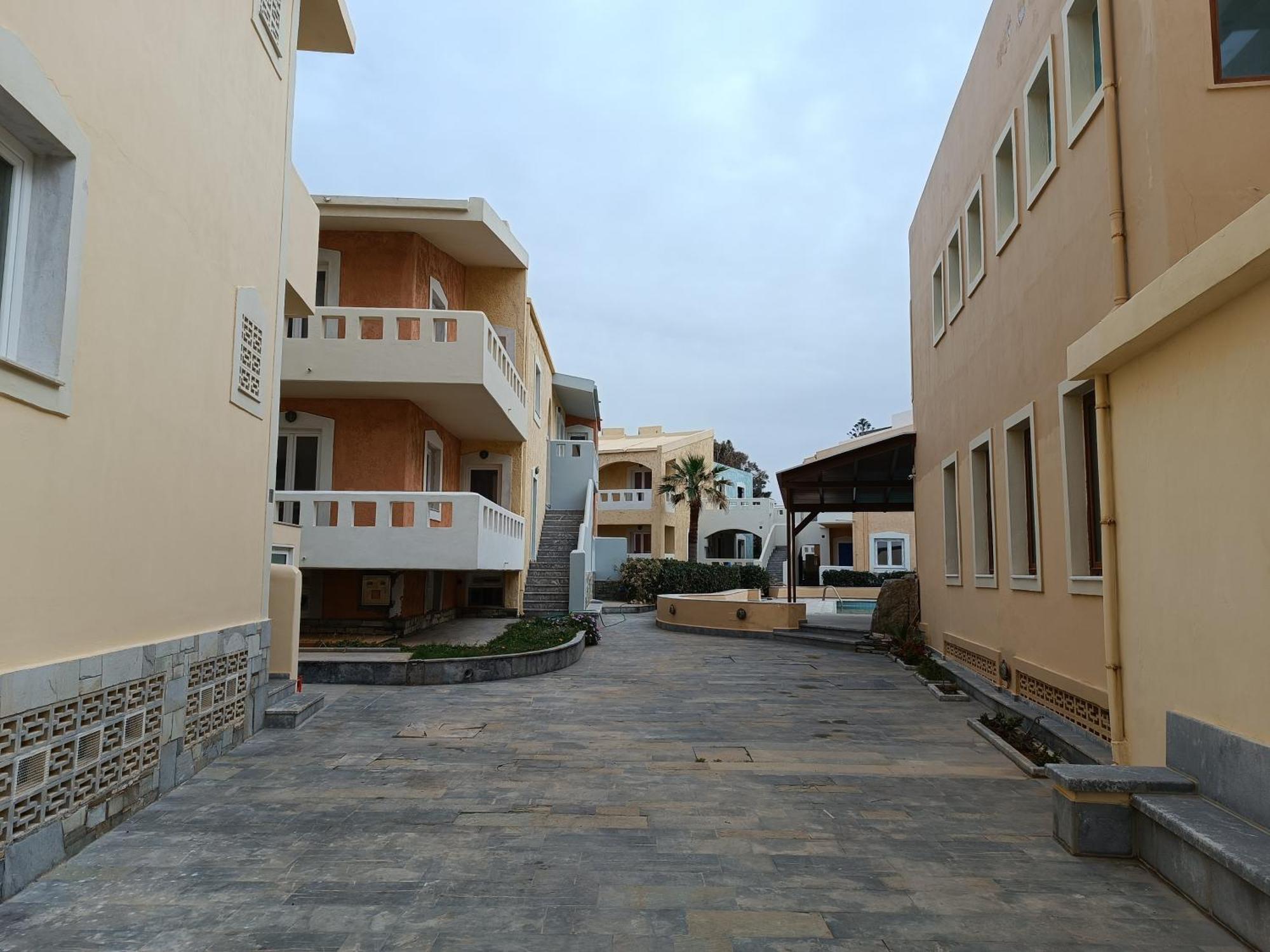 Niros Beachfront Aparthotel Kokkini Hani Екстериор снимка