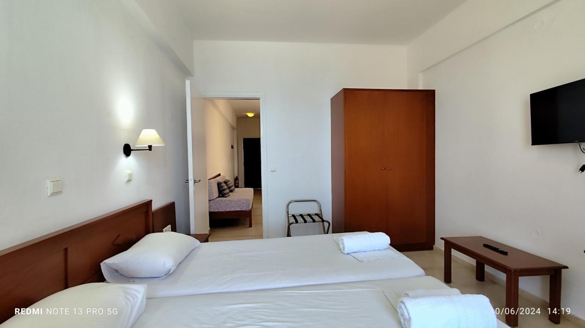 Niros Beachfront Aparthotel Kokkini Hani Стая снимка